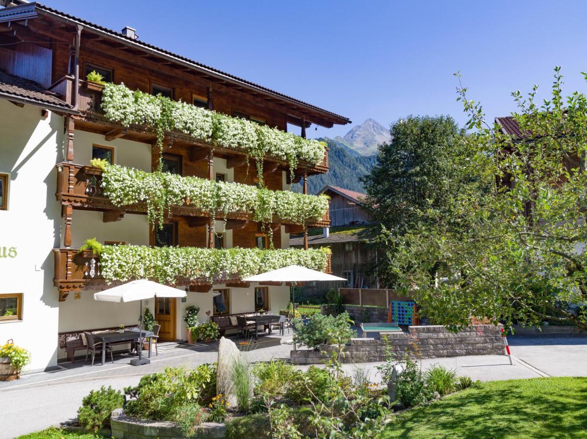 Hof Neuhaus Apartment Mayrhofen Exterior photo